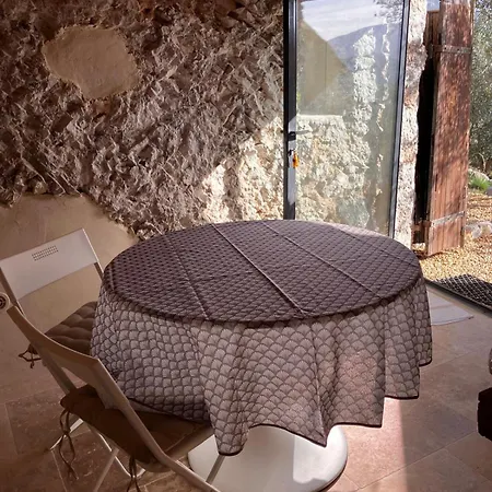 Remote With Valley Views Chalet