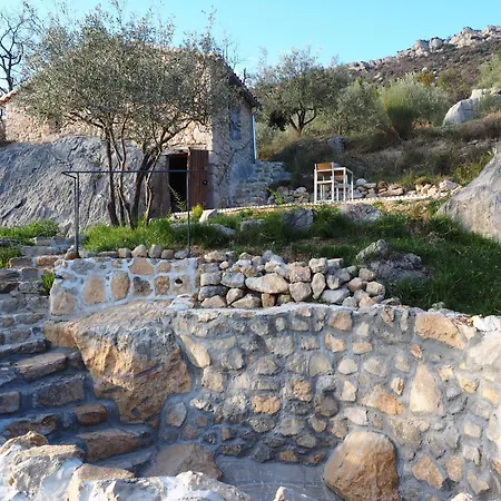 Remote With Valley Views Chalet *