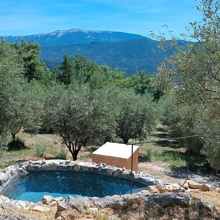 Remote With Valley Views Chalet *